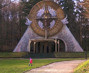 santuary-of-the-pregnant-virgin-marypapal-altar