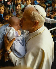john-paul-ii-holding-child